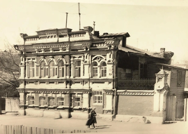Дом на Гоголя, 19, в 1990-е годы | Источник: Комитет по делам архивов Курганской области / Vk.com