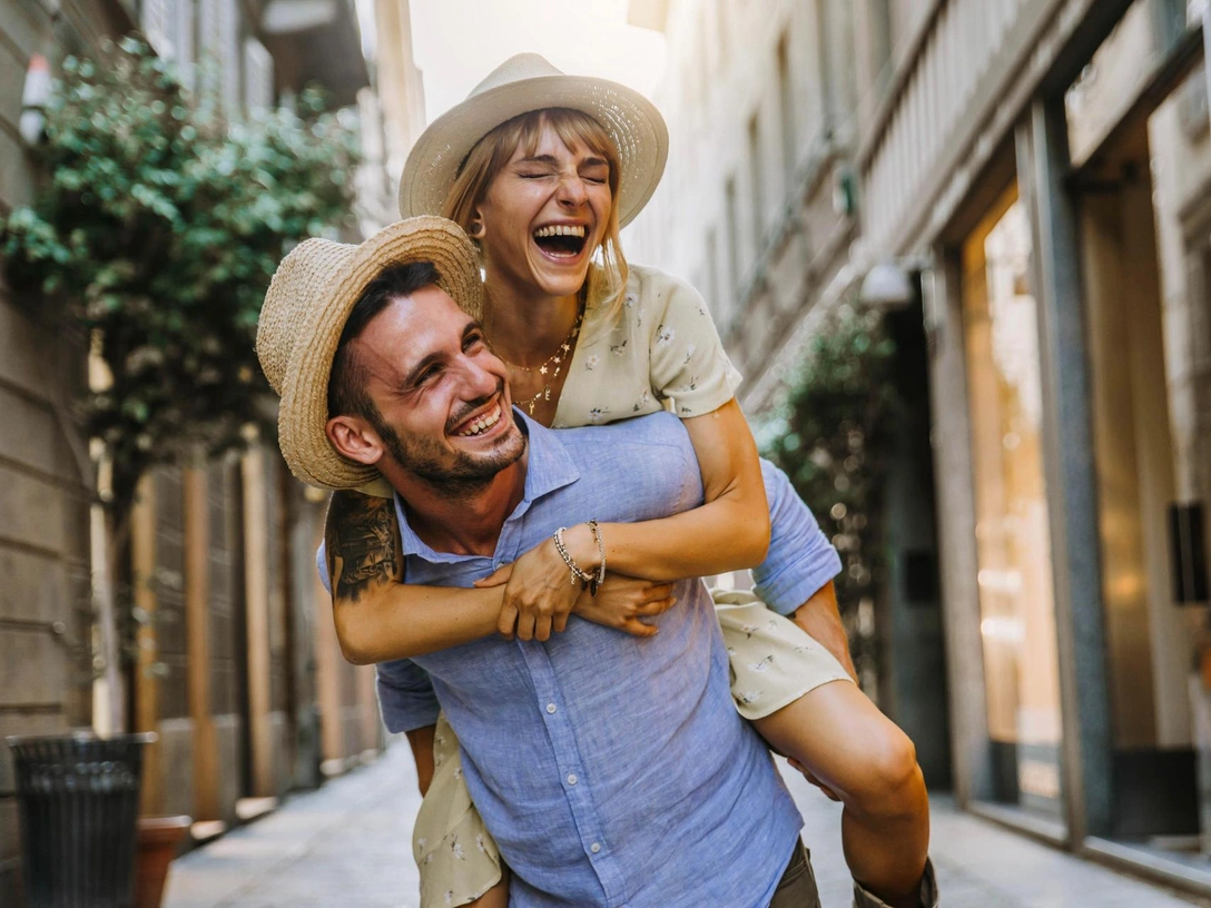 «Я тебя люблю»: когда стоит верить признанию в любви, а когда категорически нет | marieclaire.ru