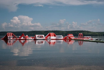 Аквапарк для детей | Источник: Пляжи Перми | Пляж VERDE | Пляж NIKKI BEACH / Vk.ru