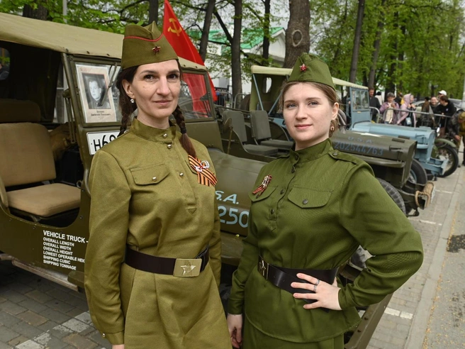 Экспозиция на улице Горького в Екатеринбурге | Источник: Дмитрий Емельянов / E1.RU