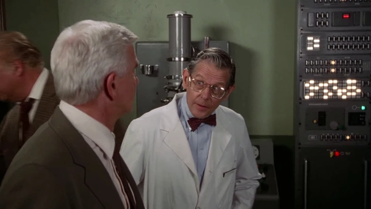 Источник: фильм «Голый пистолет» / The Naked Gun: From the Files of Police Squad! (1988)