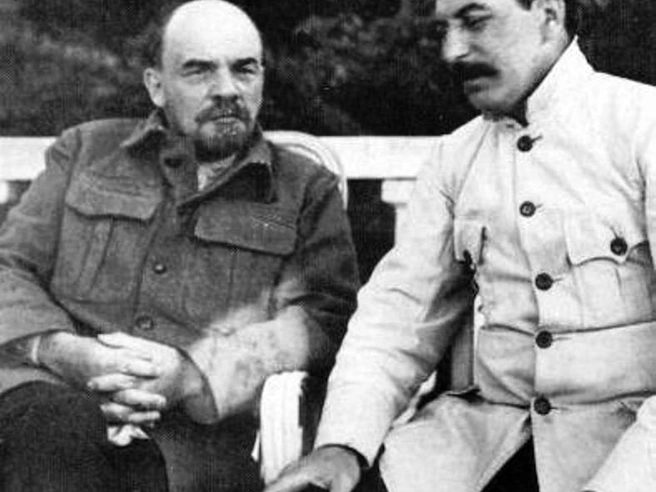 В. И. Ленин и И. В. Сталин в Горках, 1922 год | Источник: Public Domain / wikipedia.org