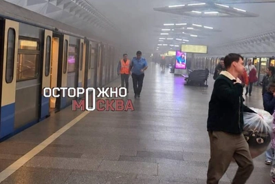 Сбой на серой ветке метро: задымление и эвакуация