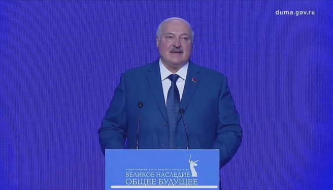 Александр Лукашенко призвал не бояться показывать правдивые кадры кинохроники | Источник: Duma.gov.ru