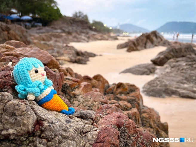 Русалочку связала тайская рукодельница — ну не прелесть ли? Теперь морская принцесса будет жить в Омске | Источник: Тамара Башаева / NGS55.RU
