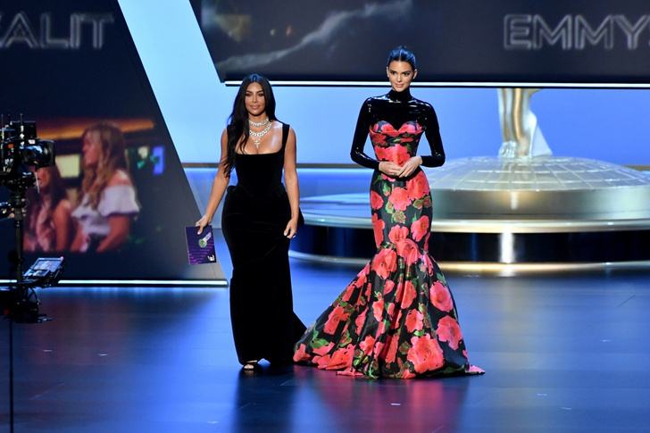 Почему над Ким Кардашьян и Кендалл Дженнер смеялись все гости церемонии Emmy-2019