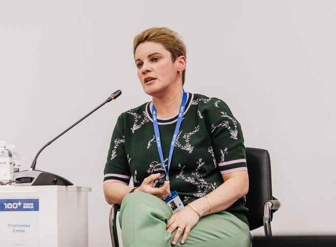 Елена Платонова говорит о важности создания рабочих мест в новых районах | Источник: Татьяна Кошутина