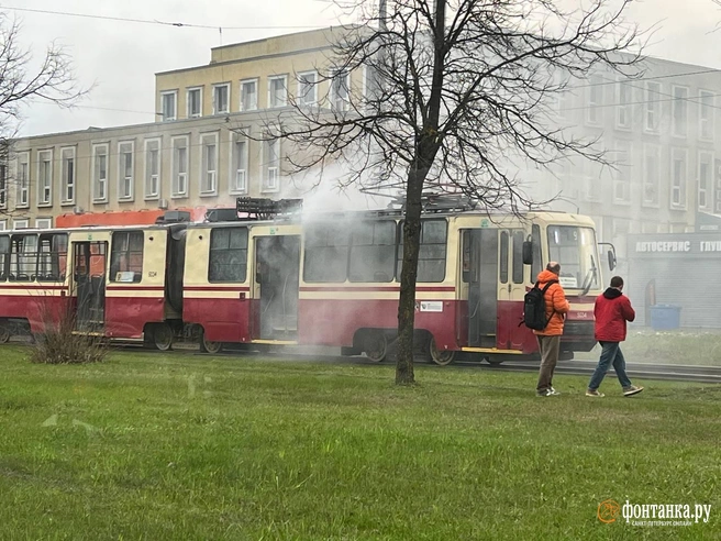Трамвай на Руставели надымил  | Источник:  читательница «Фонтанки» Юлия