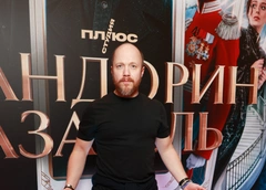Перепутал экскурсию со съемками. Звезда «Фандорина» Стычкин оказался голым посреди дворца в Петербурге