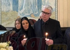 Поцеловал в лоб и поклонился гробу: Александр Стриженов проводил папу в вечность