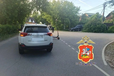Трое подростков на одном электросамокате пострадали в Щелково
