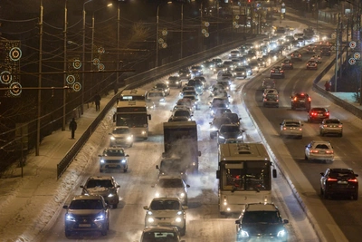 Krasnoyarsk Gripped by 10-Point Traffic Jams After Snow