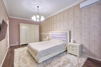 В спальне есть телевизор | Источник: elitekrsk.ru