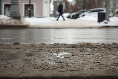 Екатеринбург утопает в грязи после потепления