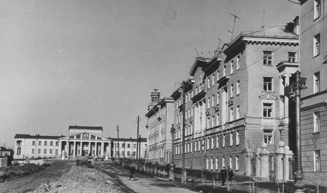 Так изменился общий вид улицы, ведущей к дому культуры | Источник: Музей истории УЭТМ