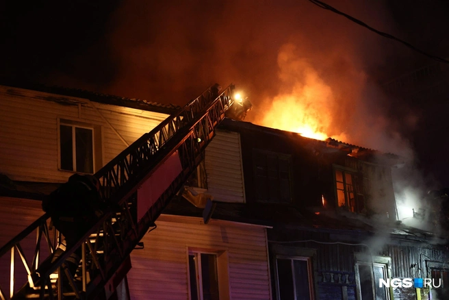 Пожарные работали больше 12 часов | Источник: Александр Ощепков / NGS.RU