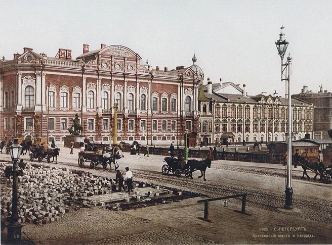 Аничков мост в 1896 году, видны рельсы конной железной дороги (конки) | Источник: citywalls.ru