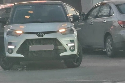 Triple Car Crash Nearly Blocks Intersection in Chita