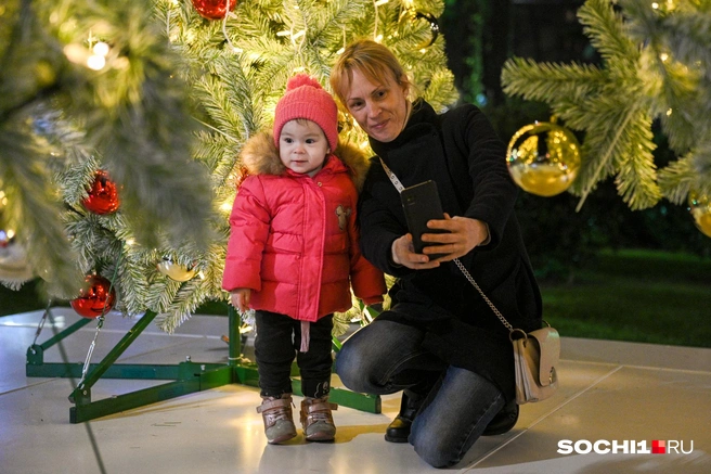На каждом шагу в Сочи — новогодние фотозоны | Источник: Екатерина Лызлова / SOCHI1.RU