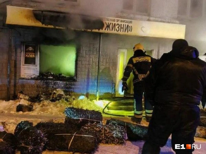Оба пункта сбора помощи находятся на одной улице, между ними всего 400 метров | Источник: читатель E1.RU