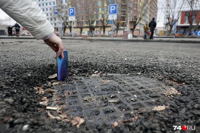 Новый колодец, а уже в яме | Источник: Наталья Лапцевич