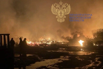Крупный пожар на складах в Подмосковье локализовали