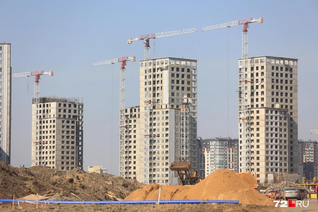 До уровня продаж во время действия большего числа льготных ипотечных программ еще очень далеко, но ситуация становится чуть лучше, чем прежде | Источник: Сергей Михайличенко / Городские медиа