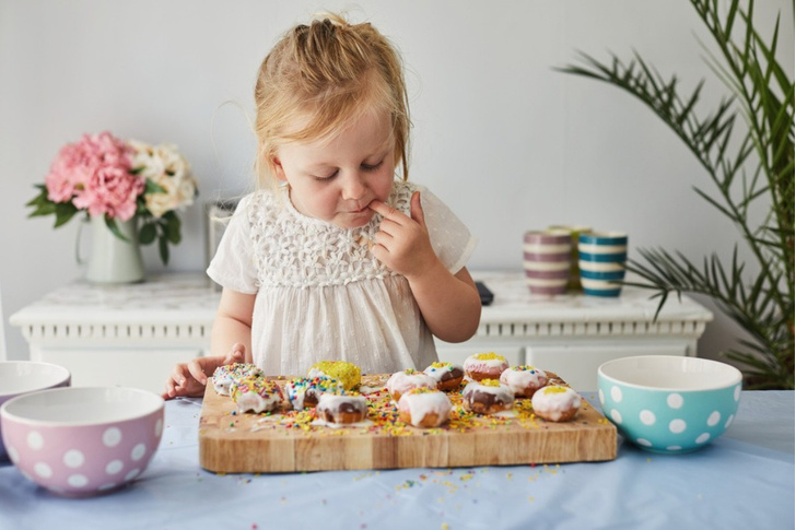 ребенок ест много сладкого, как отучить ребенка от сладостей