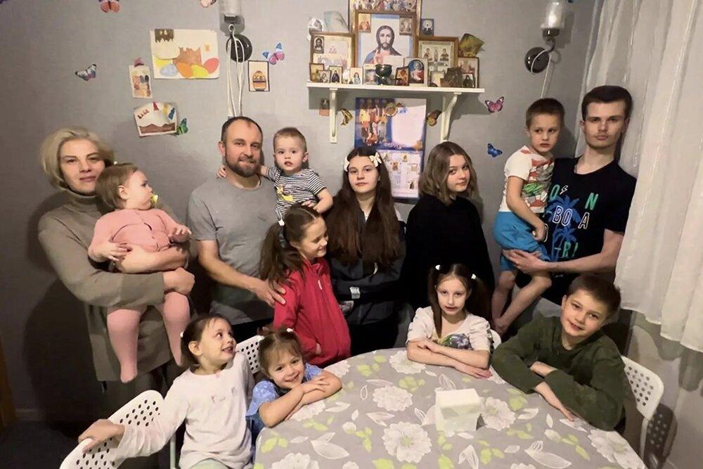 «Скажут, мол, рожаете ради пособий»: как живет московская семья с 15 детьми, а их мама борется за звание «Мать-героиня»