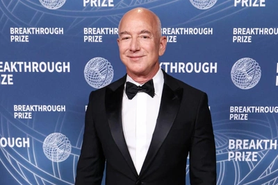 Сотрудники критикуют Безоса за сделку на $75 млн за фильм о Мелании