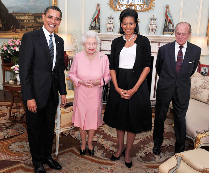 Мишель Обама наконец-то призналась, зачем обняла Елизавету II
