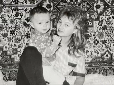 «Мама, батя, помогите, Валюша уже мертва»: женщина 30 лет слышит крики сына, погибшего под завалами дома в Нефтегорске