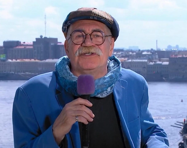 69-летний ведущий вернул россиянам интерес к прогнозам погоды: кашляет, чихает, не боится ливней