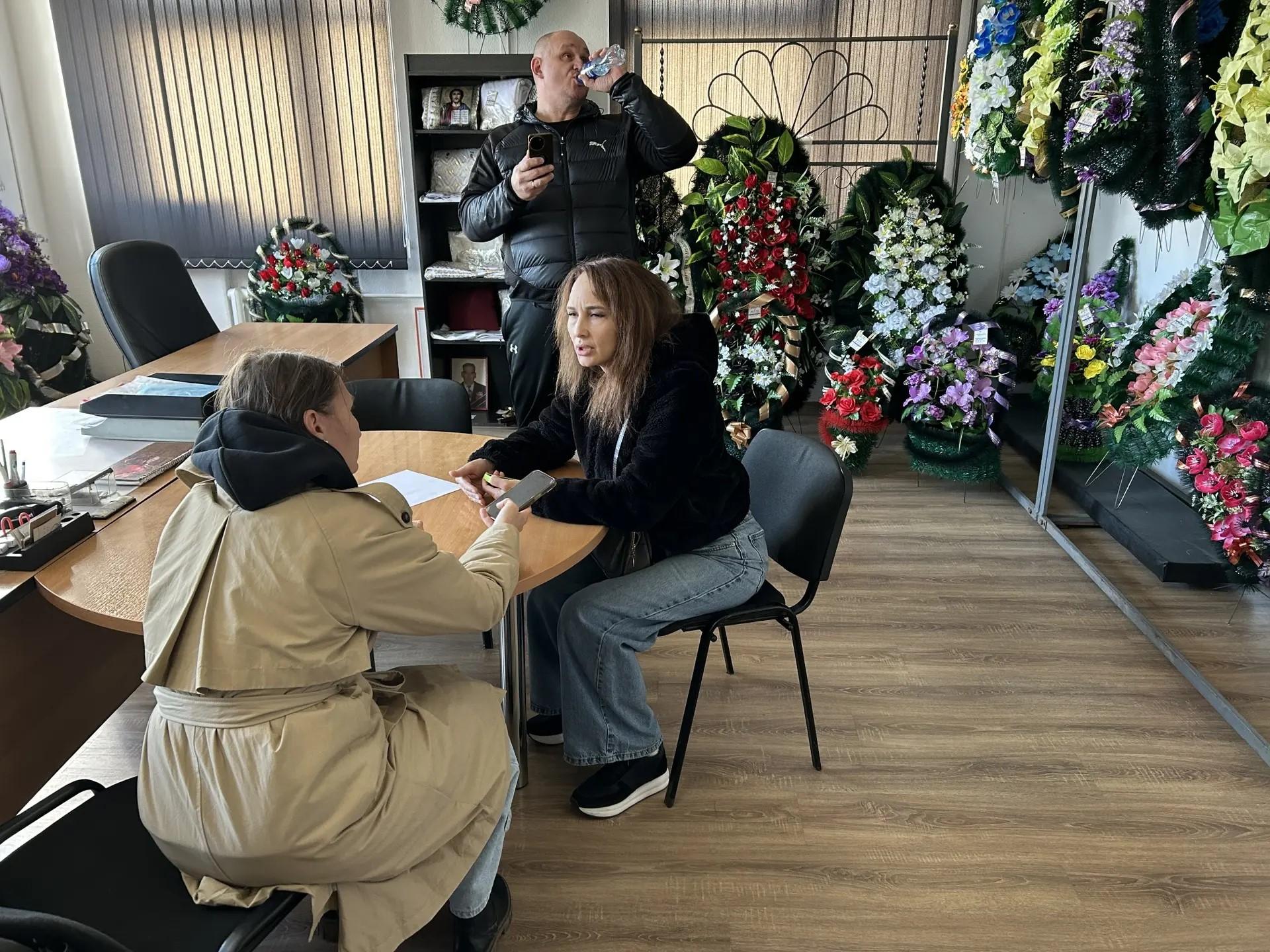 «Без паспорта брата не уйду!» Сестра охранника, убившего жену и падчерицу, вызвала полицию в ритуал…
