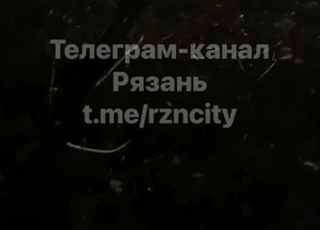 В Дашково-Песочне рядом с детской площадкой из-под земли торчат провода под напряжением | ya62.ru