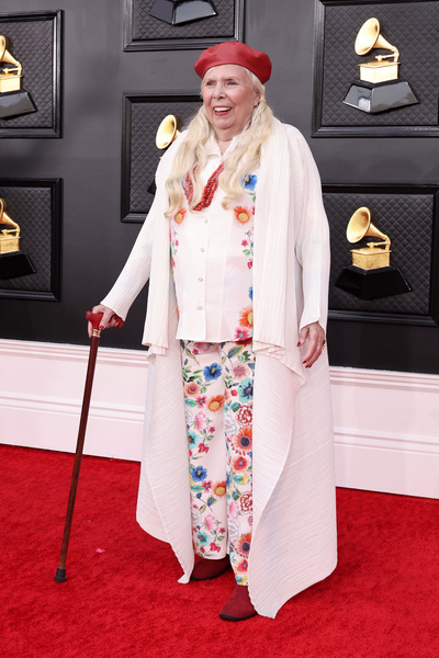 Леди Гага показала голливудскую классику, а Билли Айлиш пришла в оверсайз: звезды на красной дорожке «Грэмми»-2022