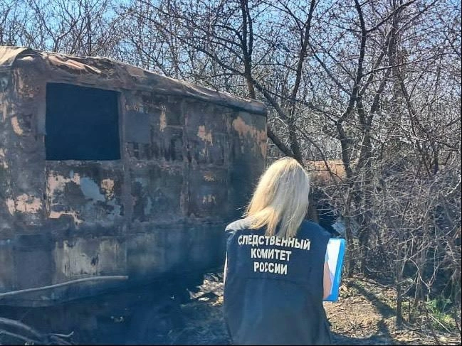 Балашовские следователи выясняют детали загадочной гибели неизвестного мужчины в Калининском районе | Источник: СК по Саратовской области