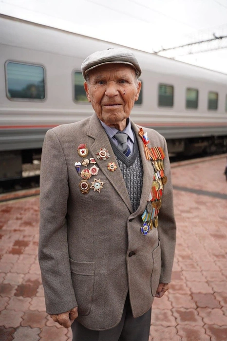 Три месяца не дожил до своего 100-летия. В Иркутске умер ветеран войны, которого приглашали на Парад Победы в Москву | Источник: Игорь Кобзев / T.me