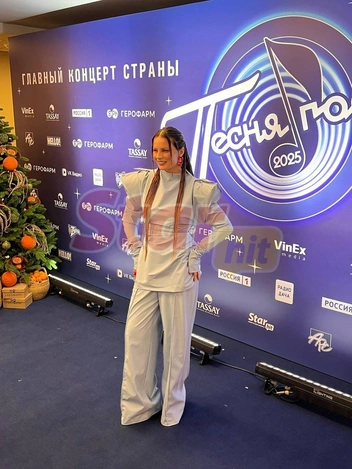 Ева Власова покорила необычным нарядом