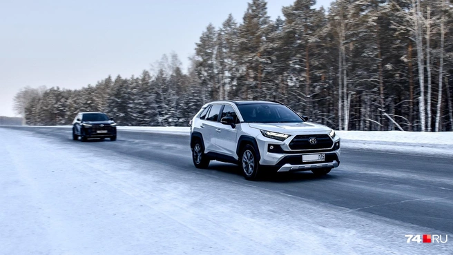 Питерские Toyota имели иное оформление передней части, но и такой «фейс» был в ассортименте пятого поколения RAV4 с самого дебюта в 2018 году | Источник: Артем Краснов