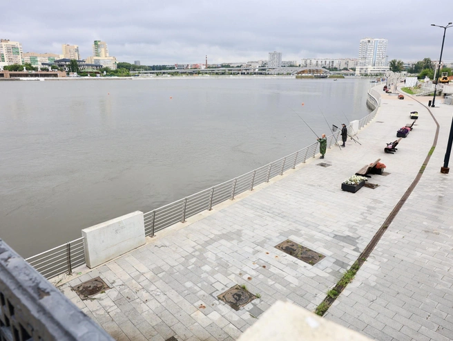 Набережная в центре города остается доступной | Источник: Михаил Шилкин