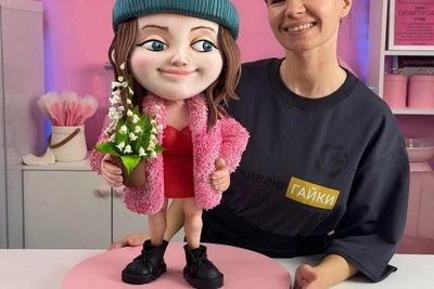 Magnitogorsk pastry chef creates custom cake for TV star