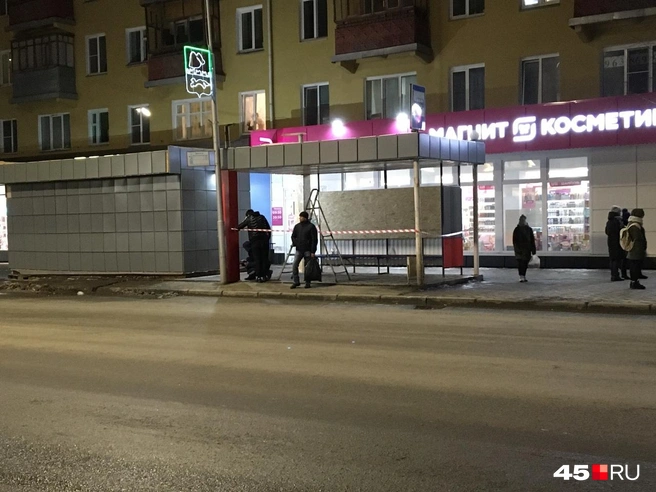 В Кургане уже меняют старые остановочные павильоны на новые | Источник: Кирилл Митин