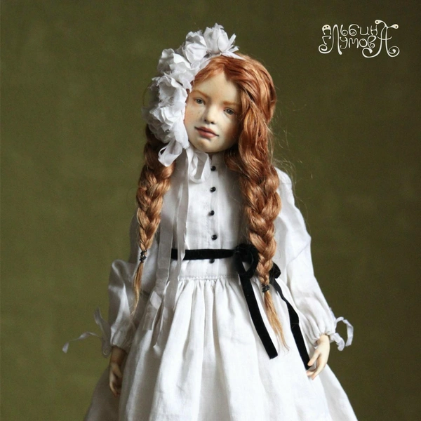 Кукла Аврора выполнена по образу бренда Little Creative Factory | Источник: Авторские куклы Альбины Глумовой / Vk.com