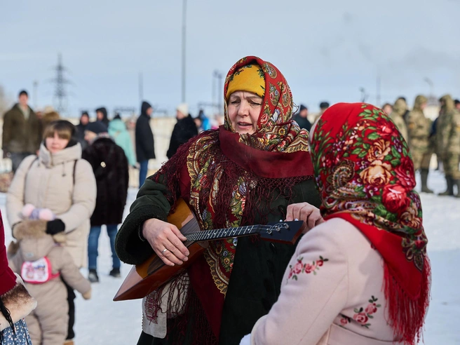 Также были игры под аккомпанемент балалайки. | Источник: Александр Ощепков / NGS.RU