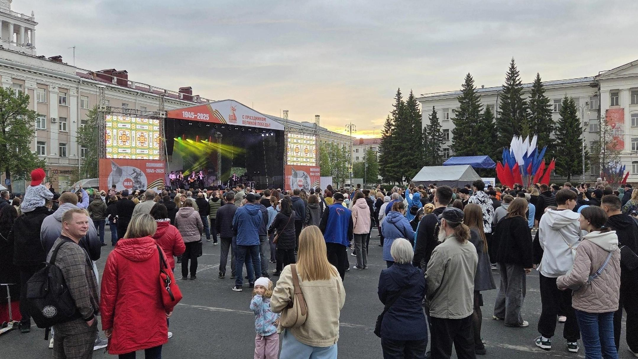 В округах Зауралья выступят московские звезды. Кому будут подпевать?