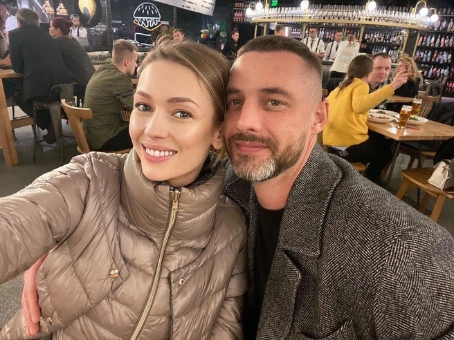 Пара неожиданно повторила судьбу своих героев в сериале: сначала была счастлива в браке, потом пережила сложный развод | Источник: loza_jenya / Instagram.com (экстремистская организация, деятельность запрещена на территории РФ)