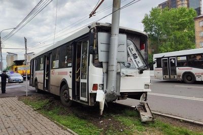 8 человек пострадали в ДТП с автобусом и легковушкой