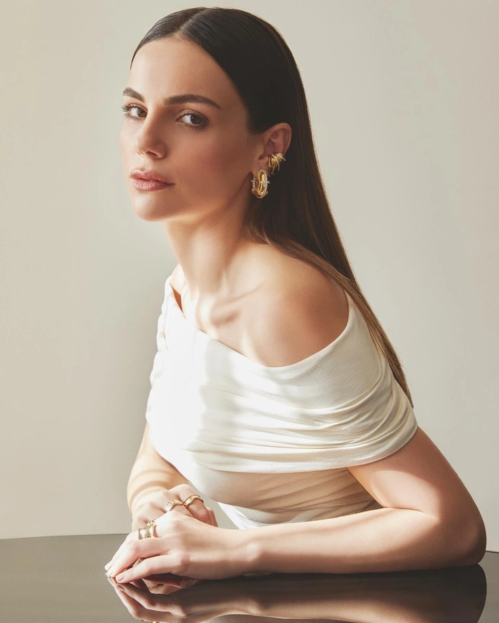 Үлпілдек жамбастар Пойыз купесінде порно секс