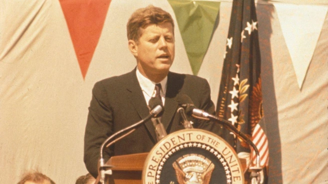 Убийцы застрелили Джона Кеннеди в 1963 году и Роберта Кеннеди в 1968 году. | Источник: Mega